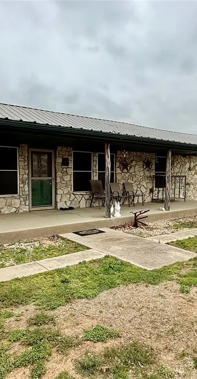 555 S Allen Street, Boyd TX 76023 - Photo 2