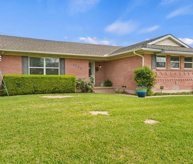 1233 Bardfield Avenue, Garland TX 75041