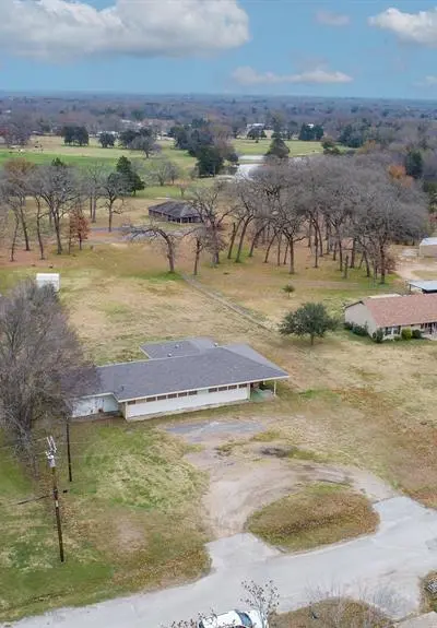 407 S Crockett, Edgewood TX 75117 - Photo 3