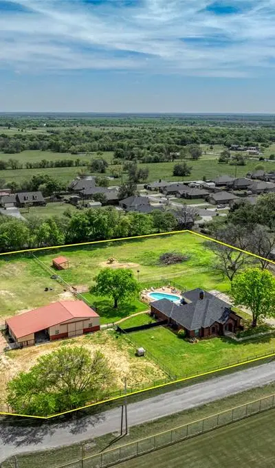 501 N Van Zandt Street, Tioga TX 76271