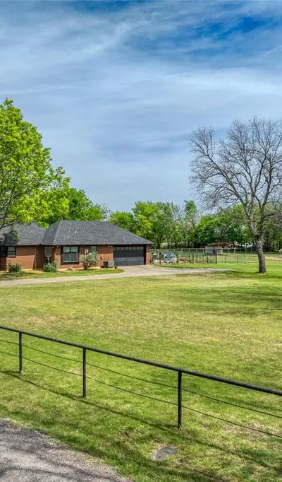 501 N Van Zandt Street, Tioga TX 76271 - Photo 2