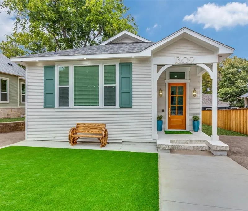 1309 E Peach Street, Fort Worth TX 76102