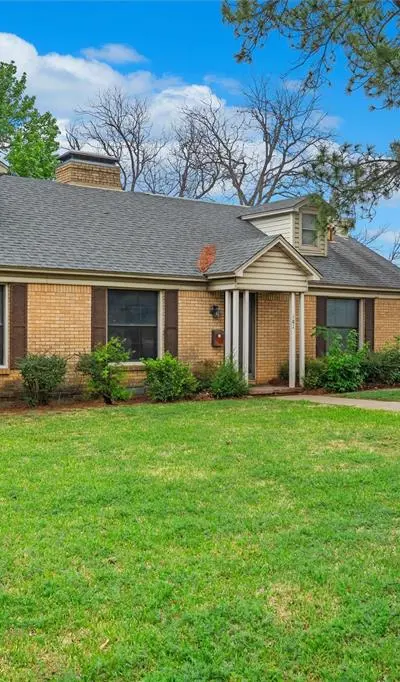101 W Park Row Drive, Arlington TX 76010 - Photo 2