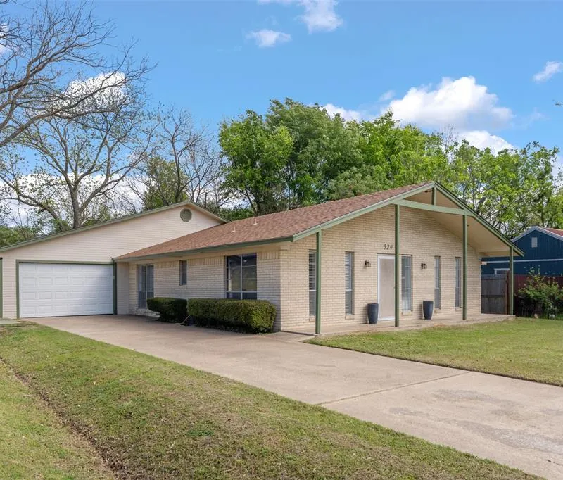 529 E Kempner, Mabank TX 75147