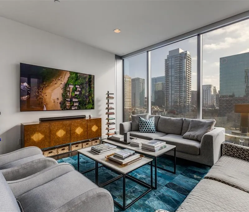 3130 N Harwood Street # 801, Dallas TX 75201