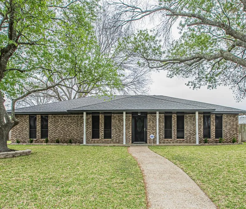911 Cambridge Drive, Duncanville TX 75137