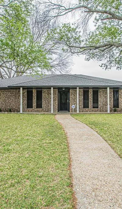 911 Cambridge Drive, Duncanville TX 75137 - Photo 3
