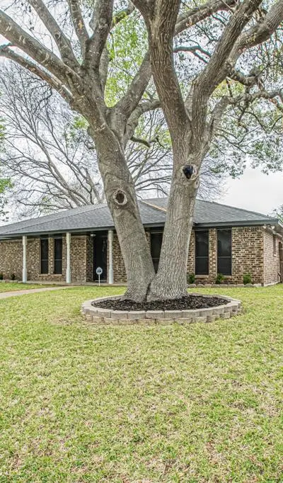 911 Cambridge Drive, Duncanville TX 75137 - Photo 4