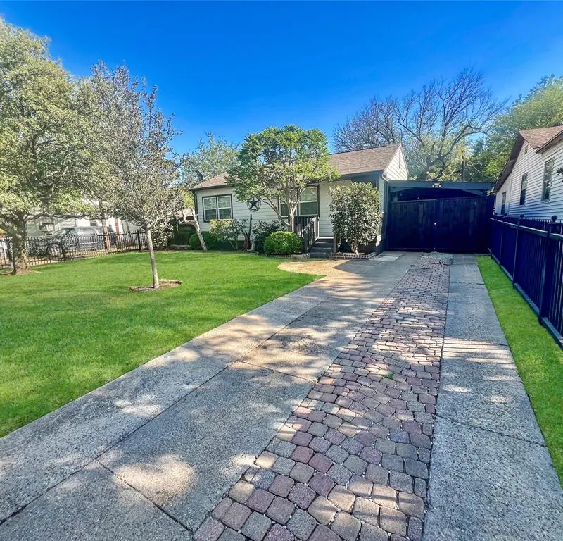 2212 Barlow Avenue, Dallas TX 75224