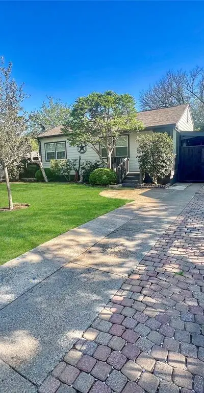 2212 Barlow Avenue, Dallas TX 75224