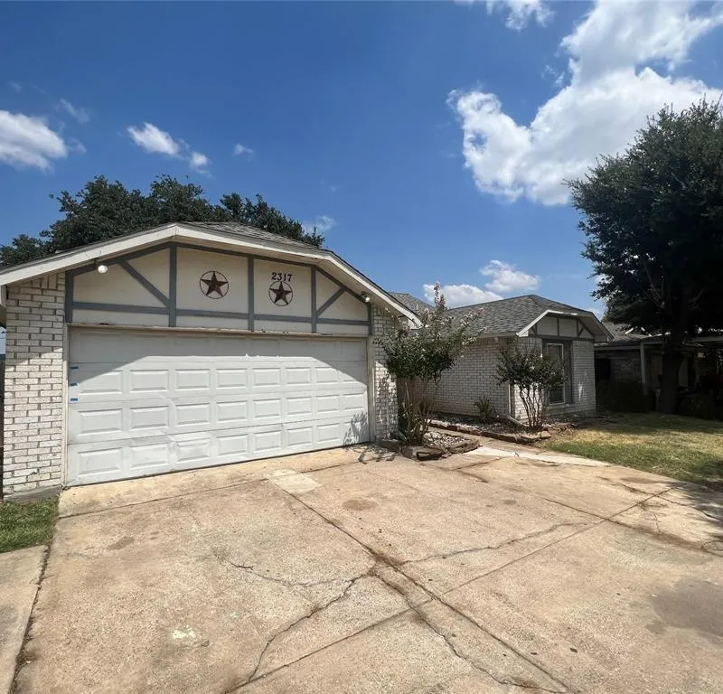 2317 Sharpshire Lane, Arlington TX 76014