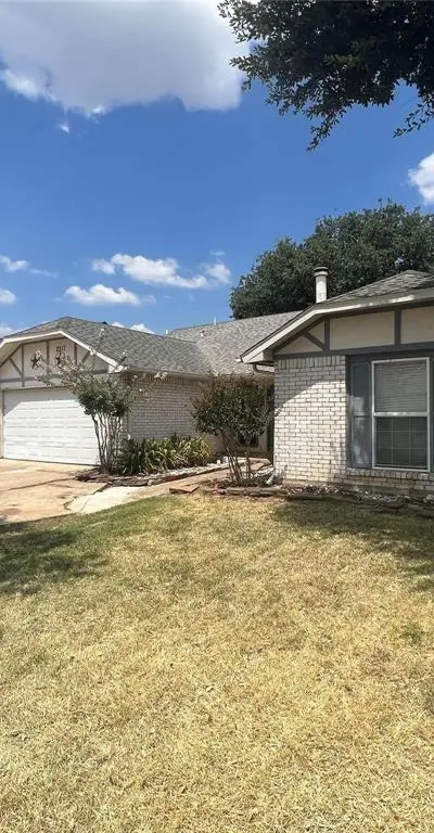 2317 Sharpshire Lane, Arlington TX 76014 - Photo 2