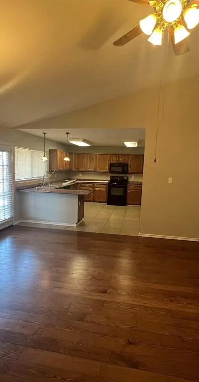 2317 Sharpshire Lane, Arlington TX 76014 - Photo 3