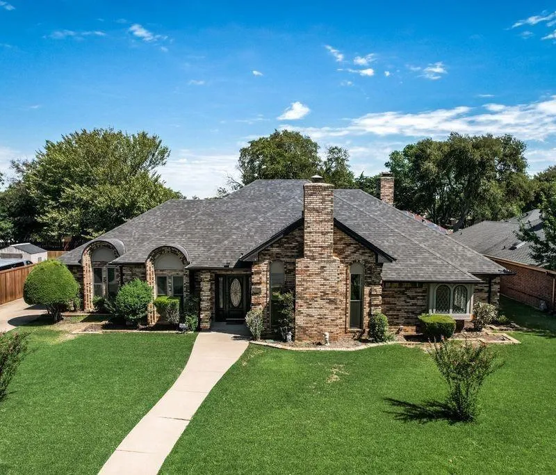 1011 Briar Hill Circle, Duncanville TX 75137