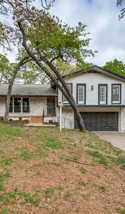 2705 Black Oak Lane, Arlington TX 76012