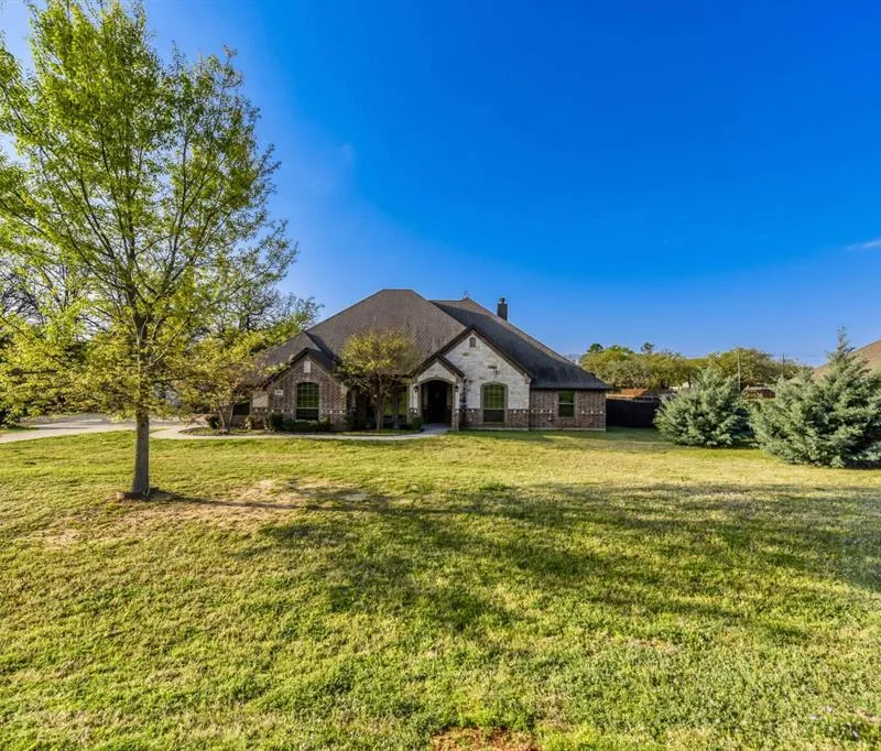 104 Lyndsey Court, Boyd TX 76023