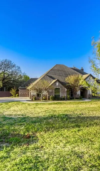 104 Lyndsey Court, Boyd TX 76023 - Photo 2