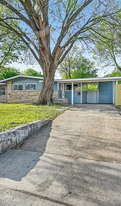 2116 Marilyn Lane, Arlington TX 76010 - Photo 2