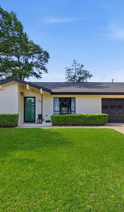 217 E Louella Drive, Hurst TX 76054