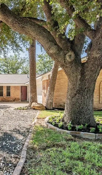 821 Prestwick Street, Bedford TX 76022