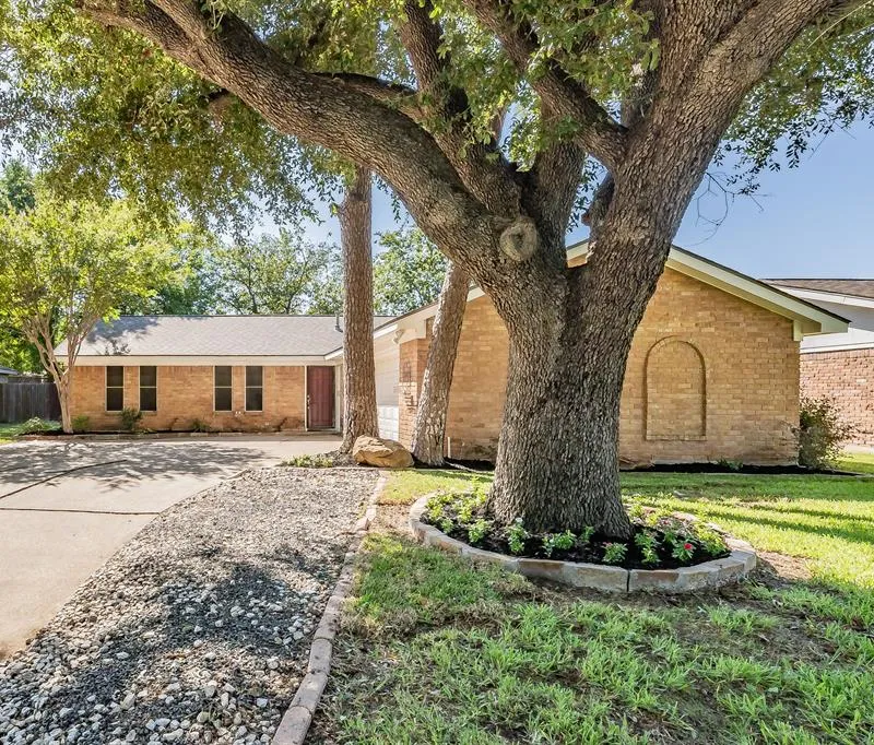 821 Prestwick Street, Bedford TX 76022
