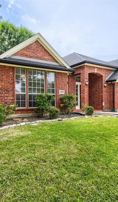 2306 Everton Drive, Arlington TX 76001 - Photo 3