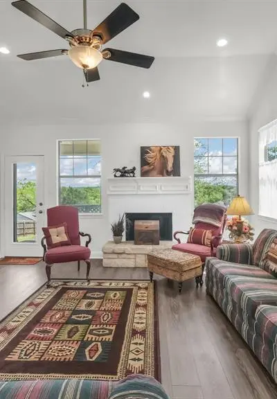 604 Holiday Hills Drive, Mineral Wells TX 76067 - Photo 2
