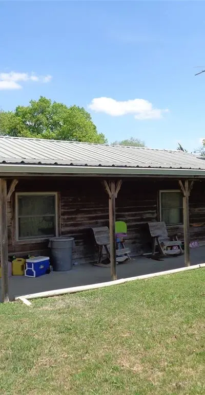 1201 S Bois D Arc Street, Grandview TX 76050