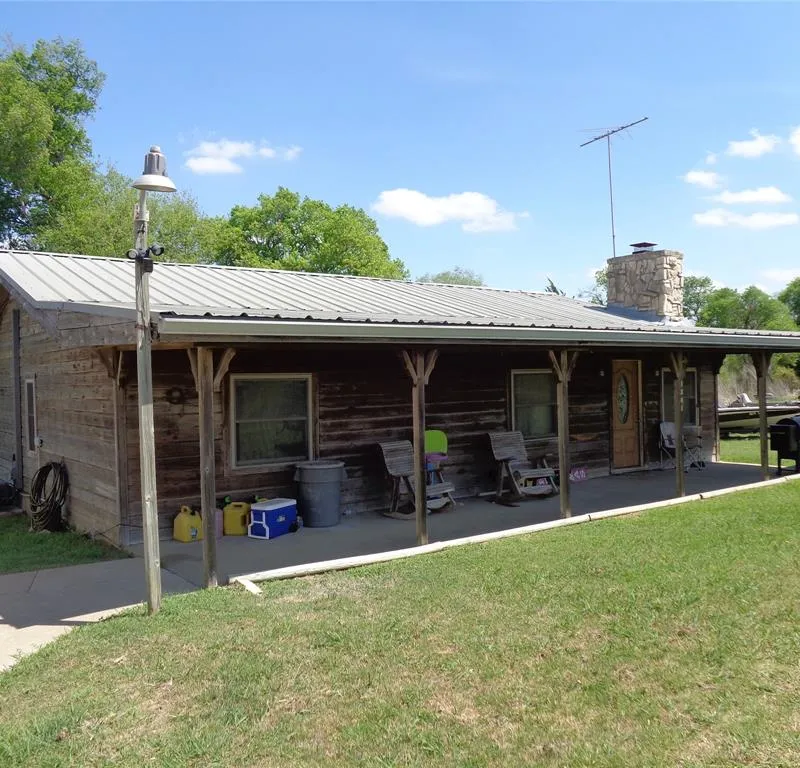 1201 S Bois D Arc Street, Grandview TX 76050