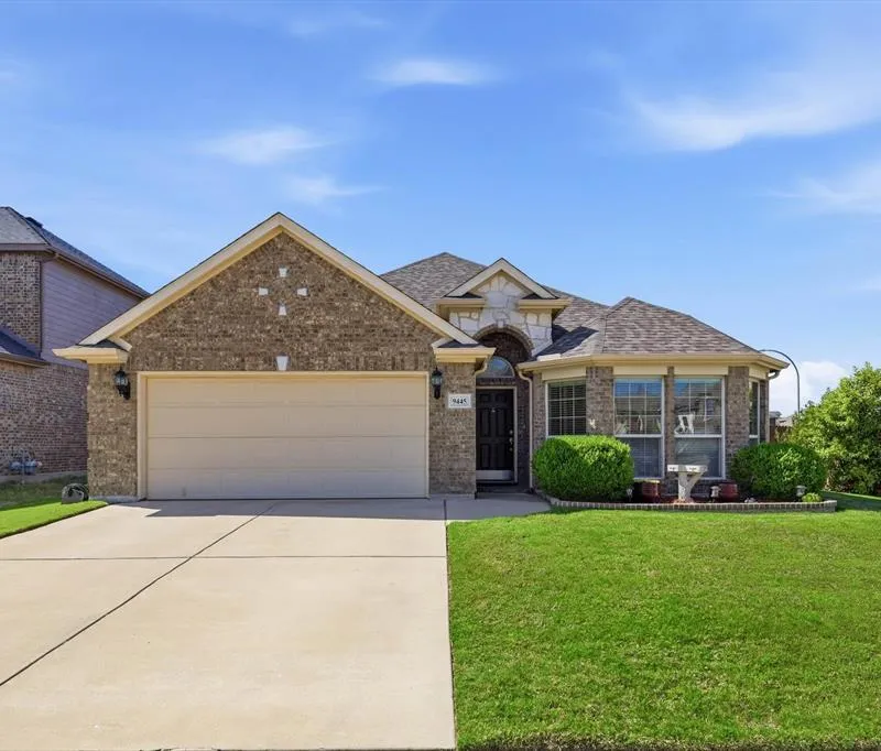 9445 Chuparosa Drive, Fort Worth TX 76177