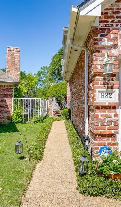 632 Lochngreen Trail, Arlington TX 76012 - Photo 2