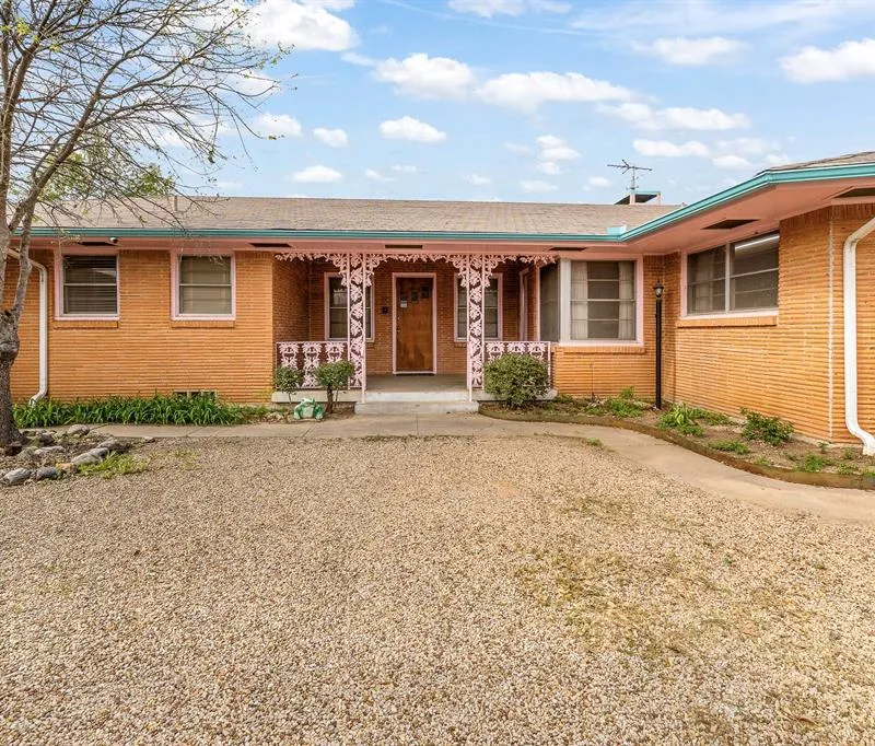 2000 Standifer Street, Fort Worth TX 76164