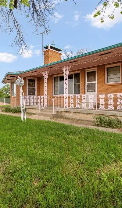 2000 Standifer Street, Fort Worth TX 76164 - Photo 2