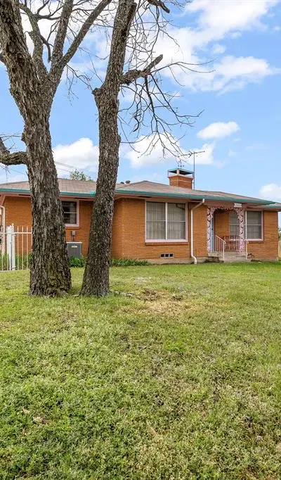 2000 Standifer Street, Fort Worth TX 76164 - Photo 4