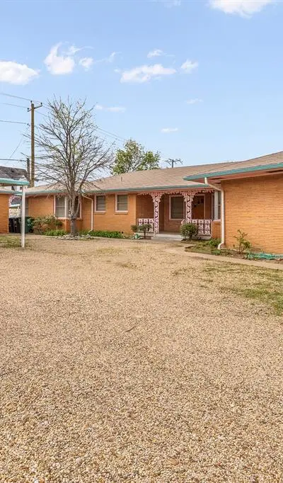 2000 Standifer Street, Fort Worth TX 76164 - Photo 5