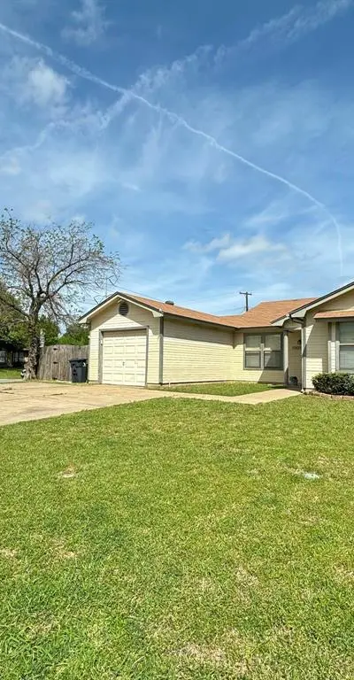 1501 Gentle Wind Drive, Arlington TX 76018 - Photo 2