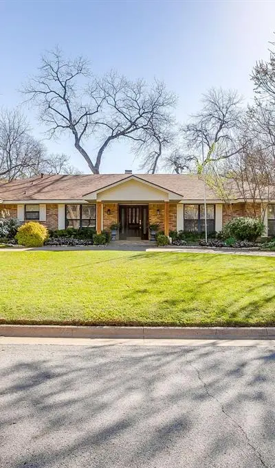 1205 Shady Creek Drive, Euless TX 76040
