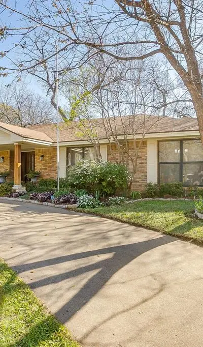 1205 Shady Creek Drive, Euless TX 76040 - Photo 4