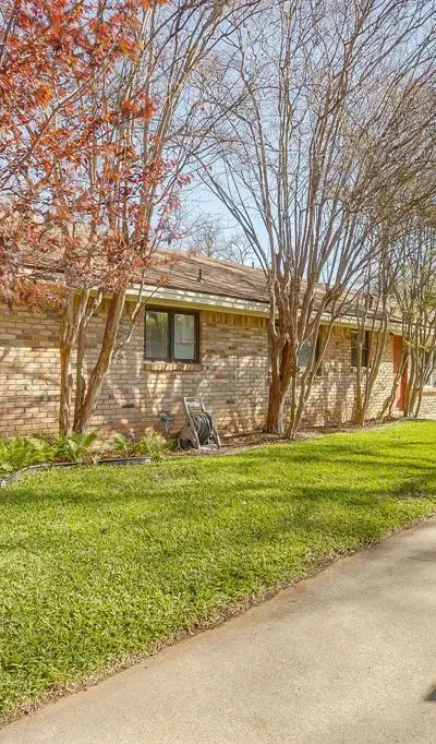 1205 Shady Creek Drive, Euless TX 76040 - Photo 5