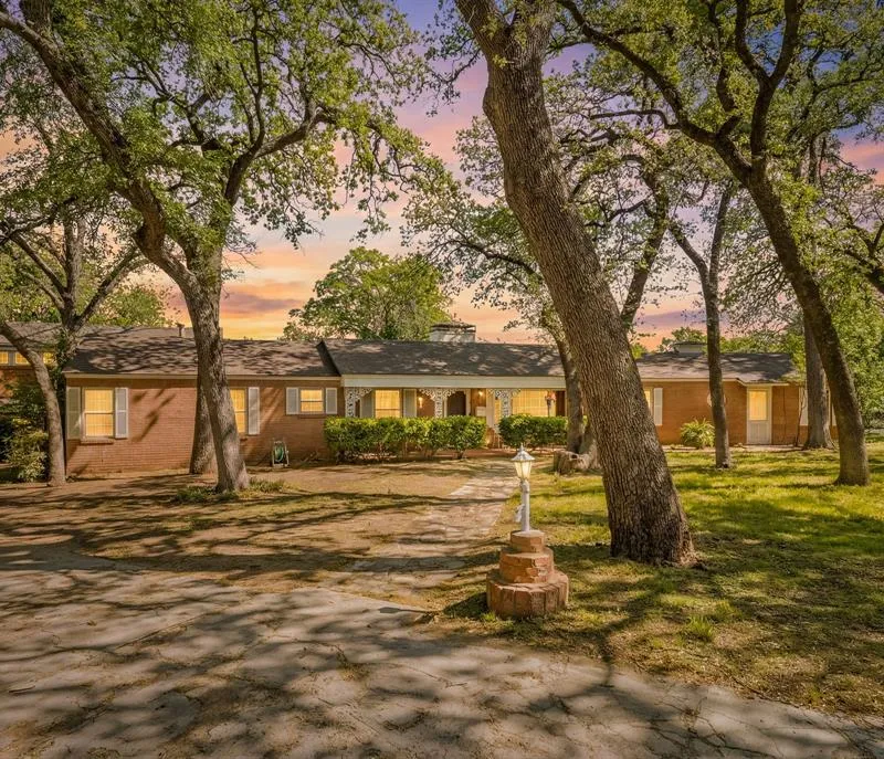 1504 Smilax Avenue, Fort Worth TX 76111