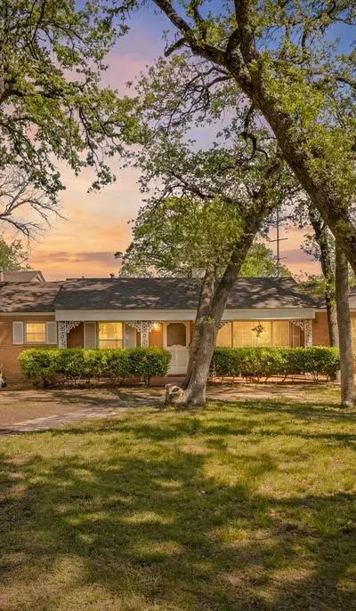 1504 Smilax Avenue, Fort Worth TX 76111 - Photo 2
