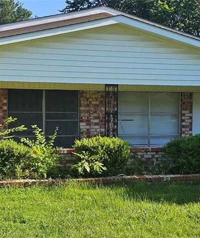 608 Arbor Lane, Lancaster TX 75134