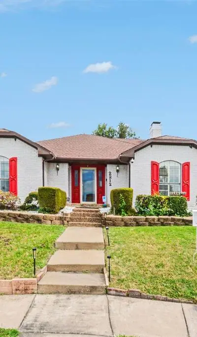 2212 Southern Court, Carrollton TX 75006 - Photo 2
