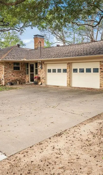 1401 Allegheny Drive, Arlington TX 76012 - Photo 2