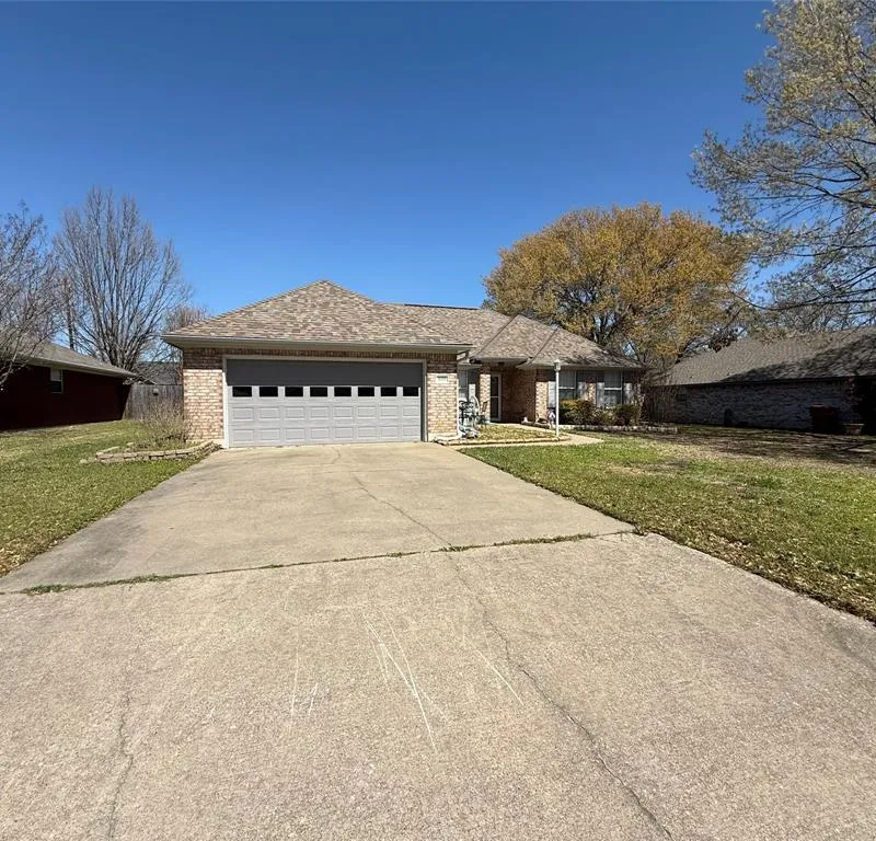 809 Martin Street, Bonham TX 75418