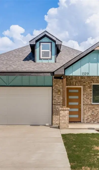 1329 Arizona Avenue, Fort Worth TX 76104