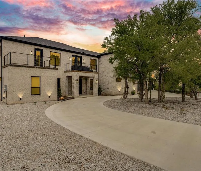 124 Cote D Azur Drive, Chico TX 76431