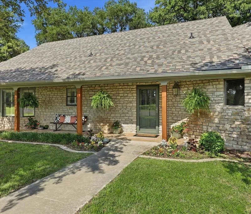 1904 Oak Ridge Trail, Bridgeport TX 76426