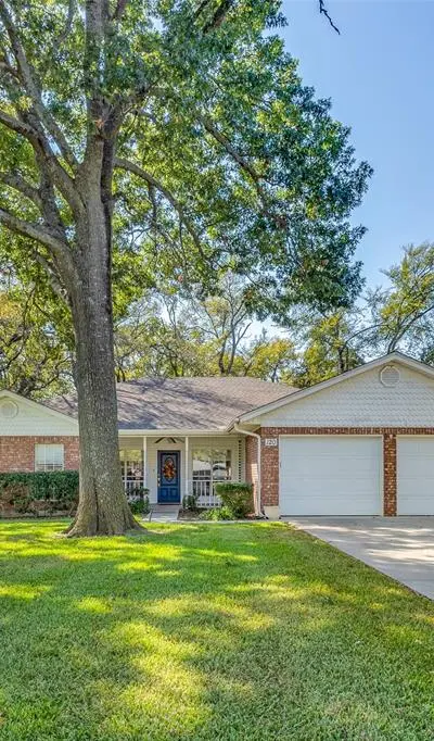120 Modoc Trail, Lake Kiowa TX 76240