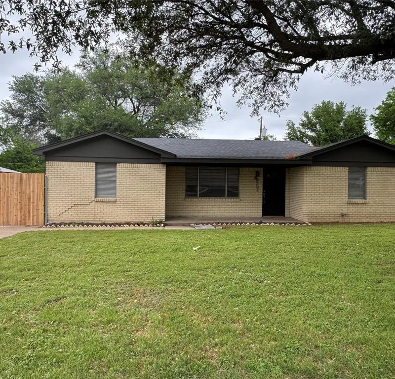 8552 Gibbs Drive, White Settlement TX 76108